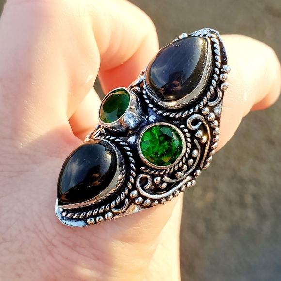 New Cat Eye & Peridot Silver Statement Ring. - Picture 9 of 16